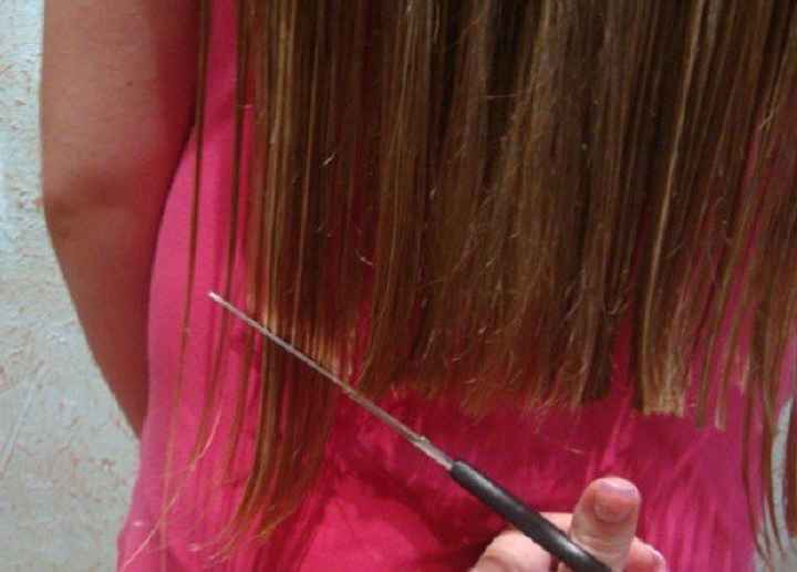 Что будет если подстричь волосы самой обычными ножницами